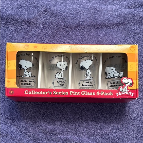 Snoopy Collector's Series Pint Glass 4-Pack - Picture 1 of 1